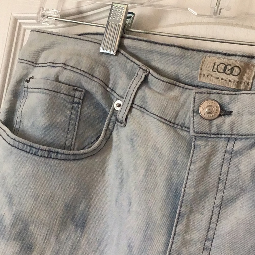 LOGO by Lori Goldstein Light Wash Tie-Dye Relaxed Jeans - Picture 4 of 8
